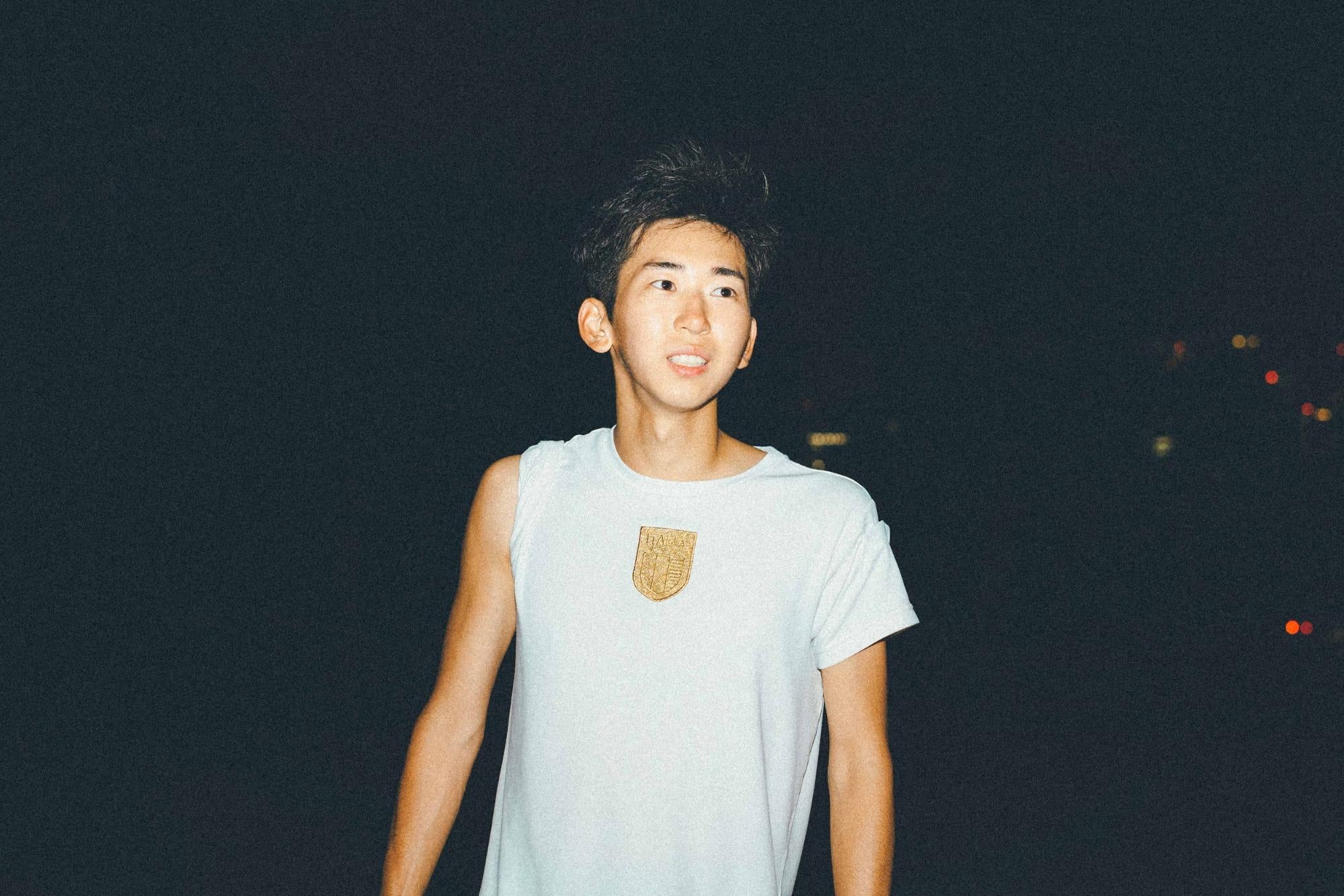 エンブレムのプライドを胸に走る